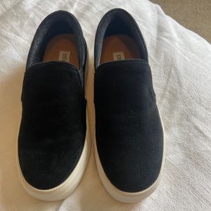 Steve Madden Gills Slip Ons